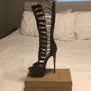 Gladiators CREAM NOT BLACK AVAILABLE